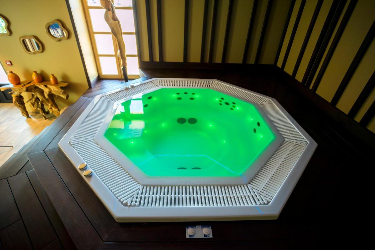 Photo de la galerie de l'établissement Hotel Clos Castel Villas Spa, à Casteljaloux