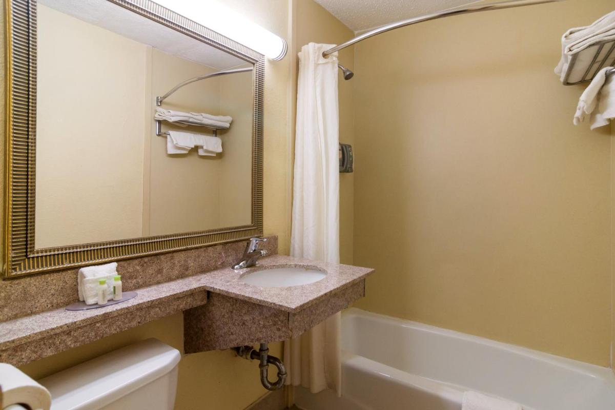 Red Carpet Inn Newark - Irvington NJ - Housity
