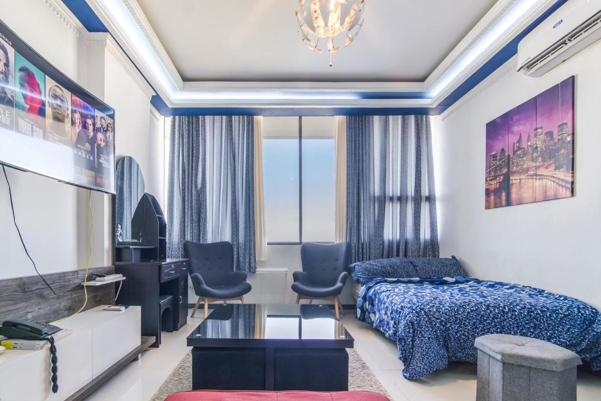 Suitetrails - Avenir Condo for rent near IT Park Cebu with FREE Netflix, 49-inch Samsung Curve TV