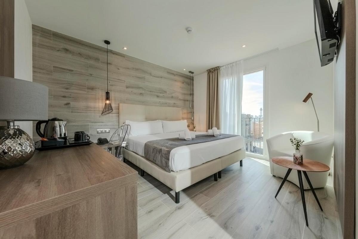 Hotel Oasis - Housity