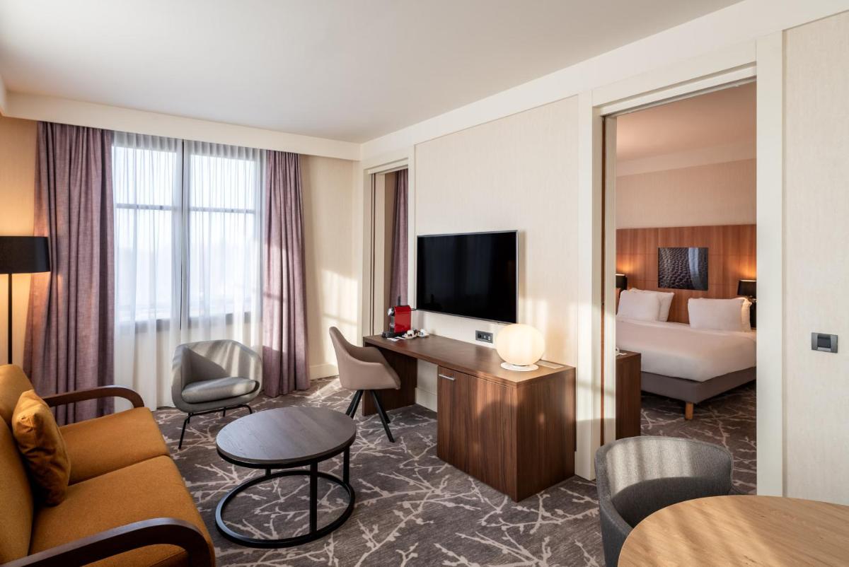 Télévision ou salle de divertissement dans l'établissement Hotel Paris Marne-la-Vallee by IHG