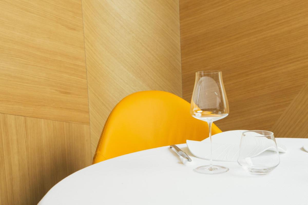 Un ou plusieurs lits dans un hébergement de l'établissement Chapeau Rouge par William Frachot - Hôtel Espace Bien-être & Restaurant étoilé
