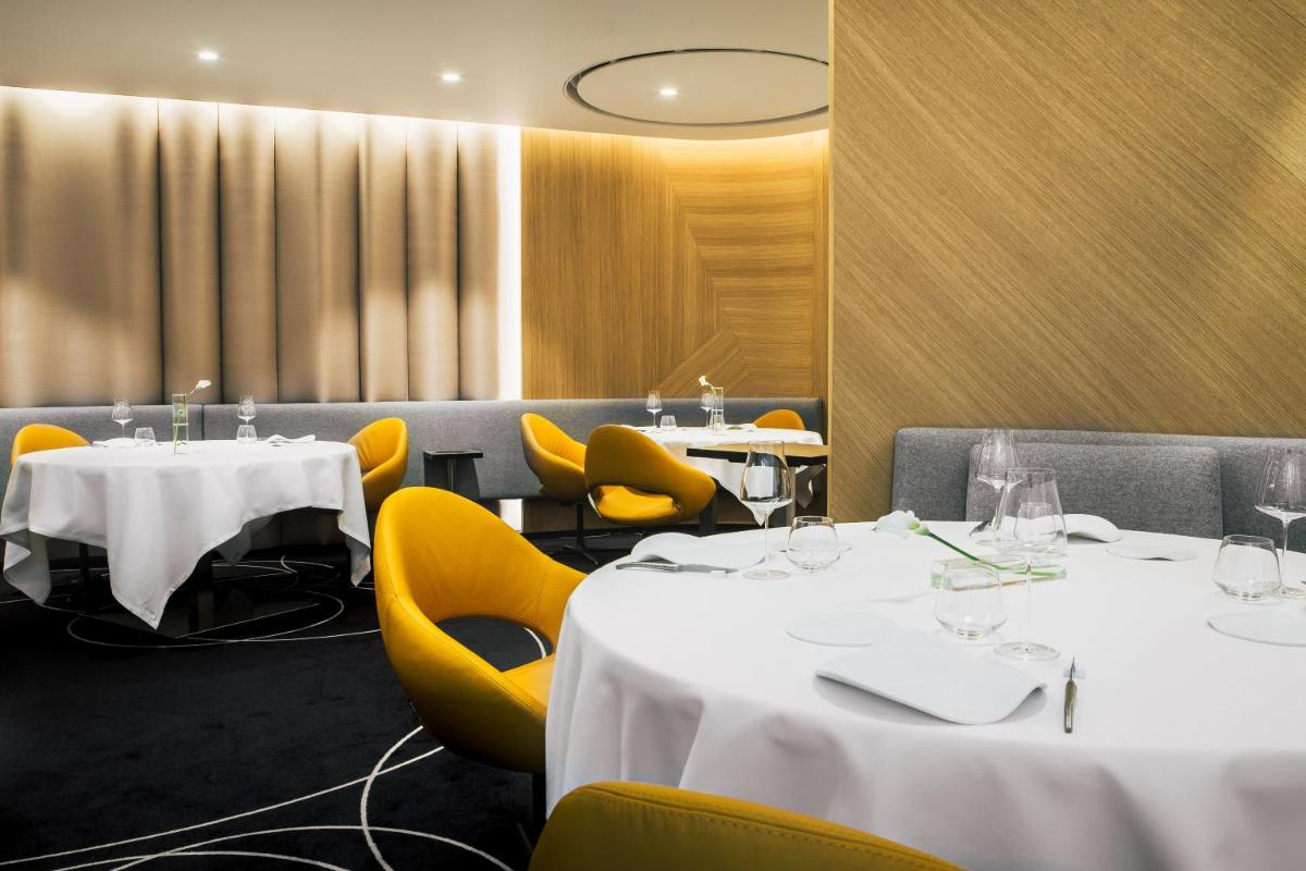 Restaurant ou autre lieu de restauration dans l'établissement Chapeau Rouge par William Frachot - Hôtel Espace Bien-être & Restaurant étoilé