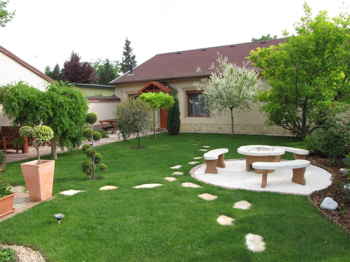 Szegfű Apartman - Housity