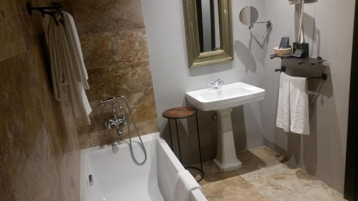 Un baño de Hotel Palacio de Mengibar