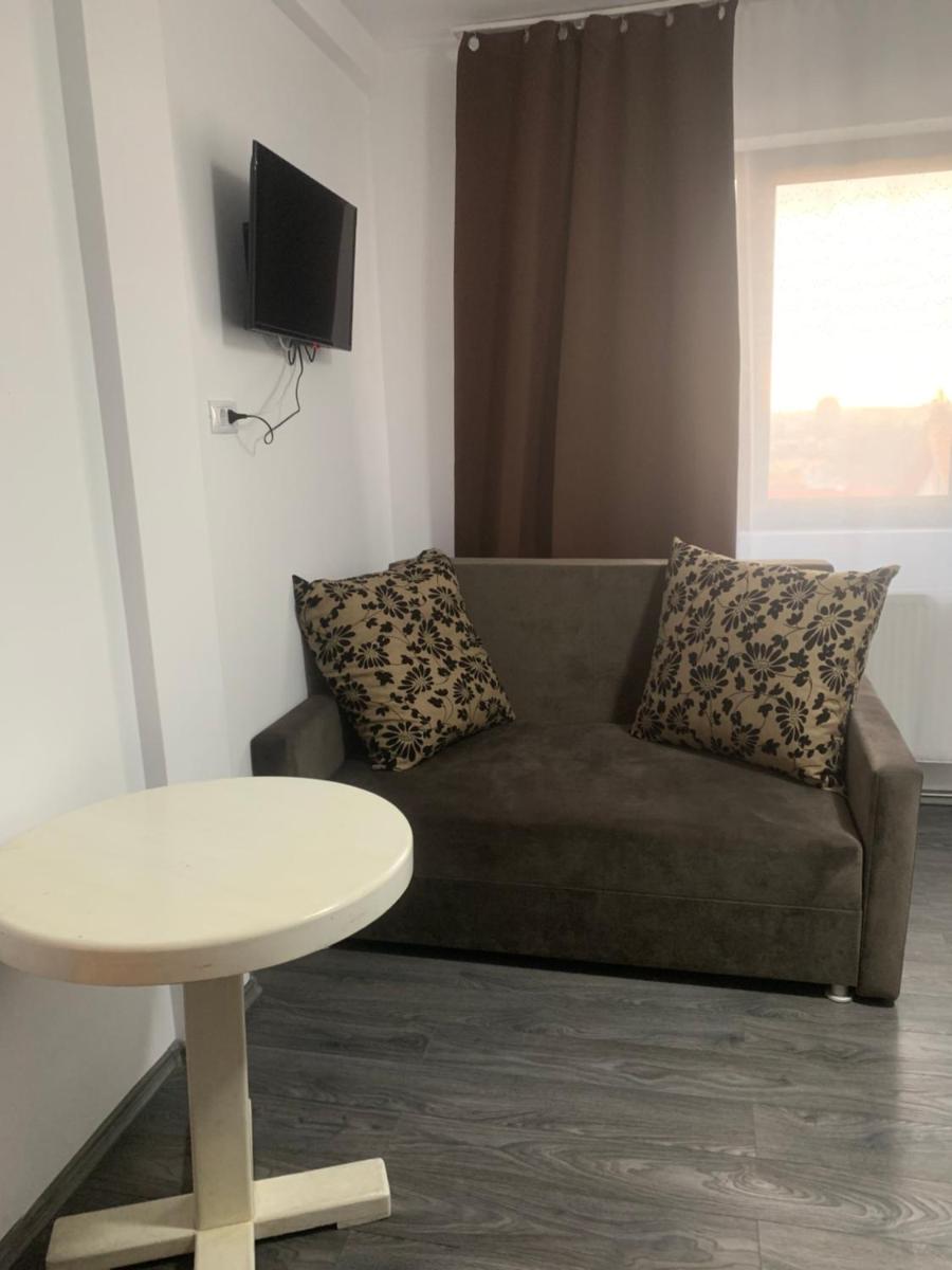 Casa Famous - Housity
