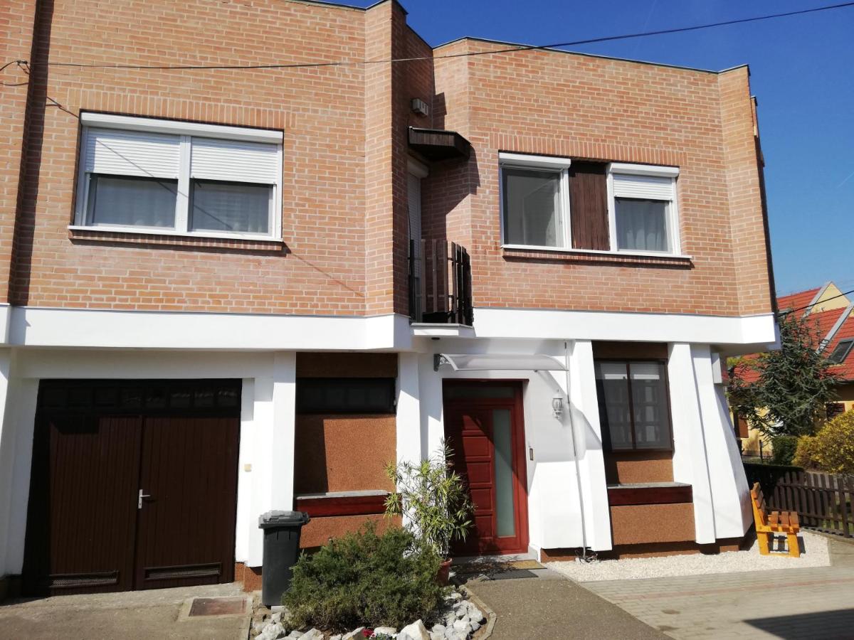 Roxanna Apartman - Housity
