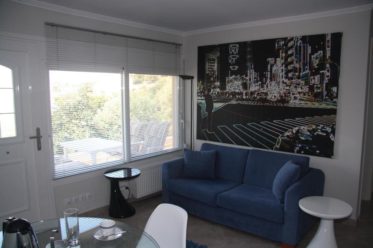 Thalatta Seaside Accommodation - Housity