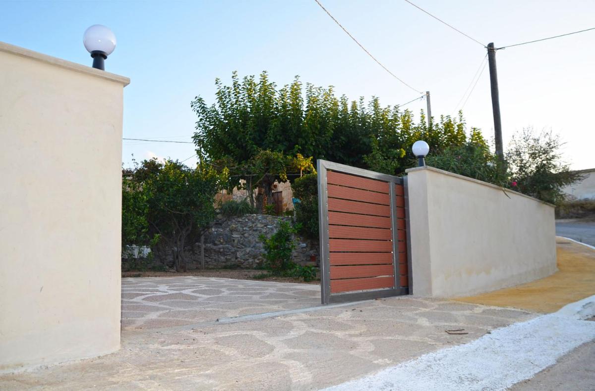 Kamara Stone House - Housity