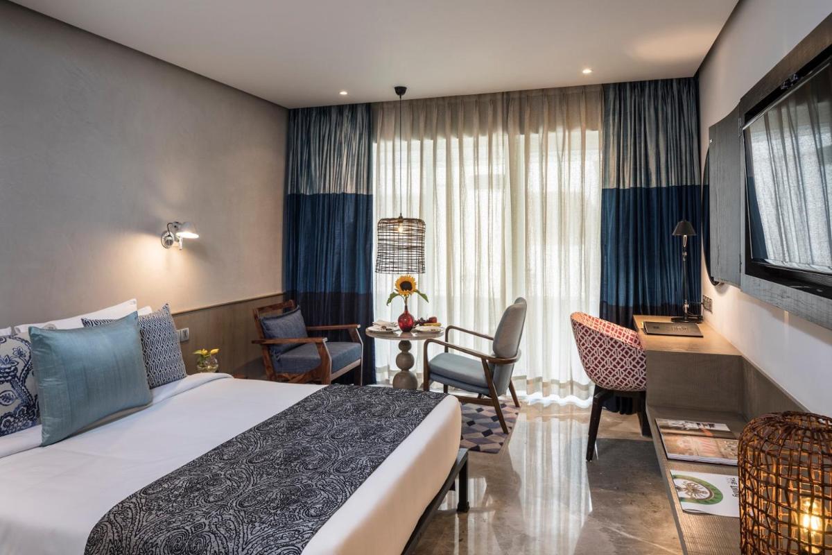 a hotel room with a bed and a desk at The Park Bangalore, MG Road in Bengaluru a hotel room with a bed and a desk at The Park Bangalore, MG Road in Bengaluru