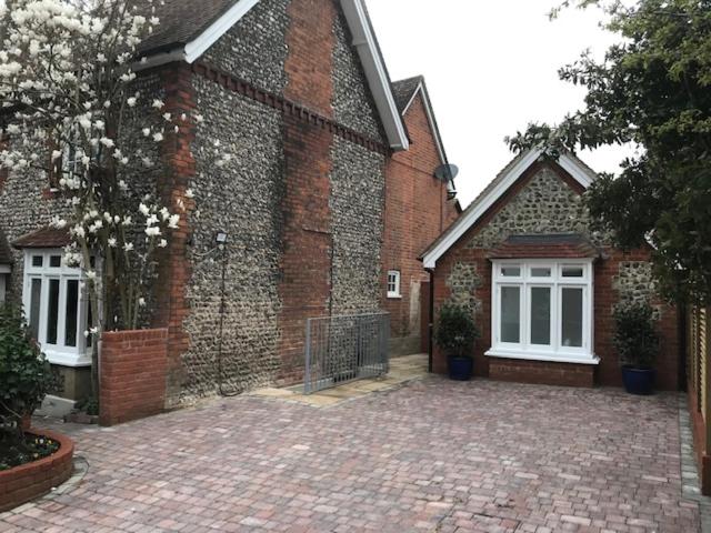 The Coach House 75 Epsom Road - Housity