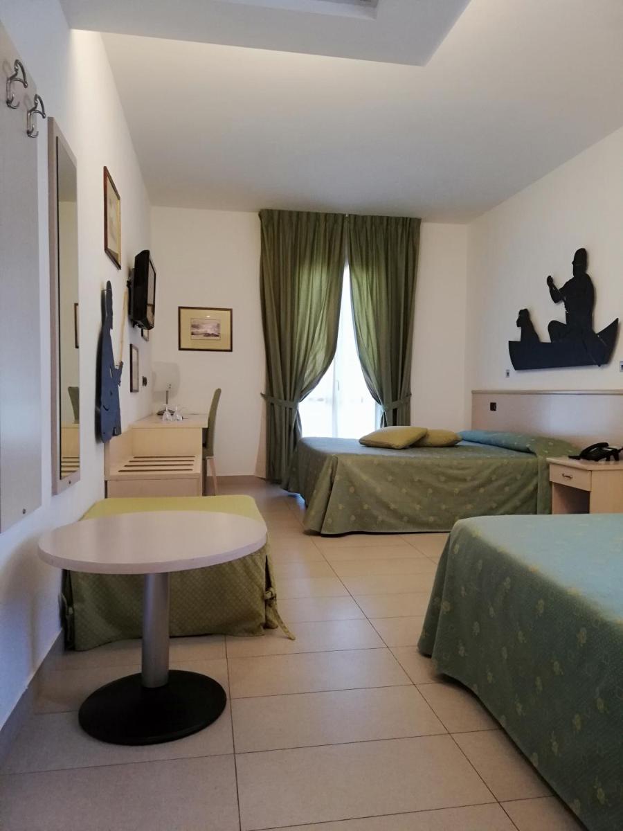 Hotel Fioroni - Housity