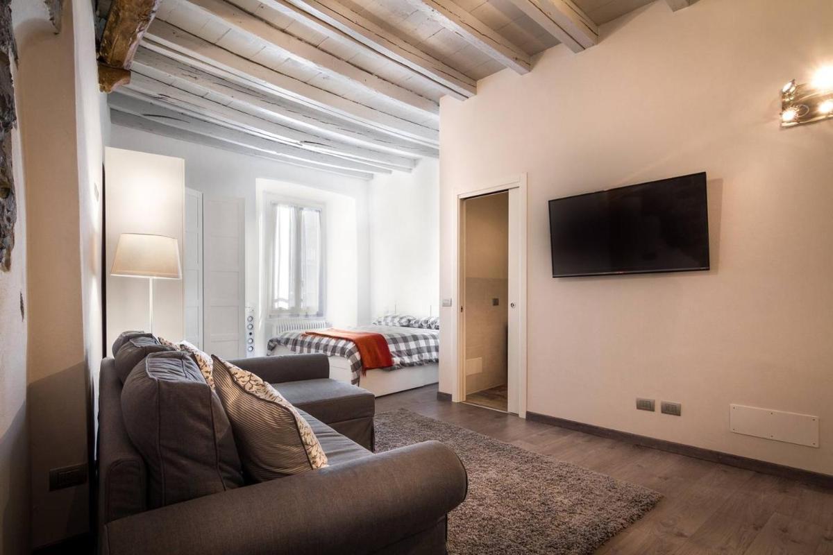 JOIVY Chic Studio in Como Centre - Housity
