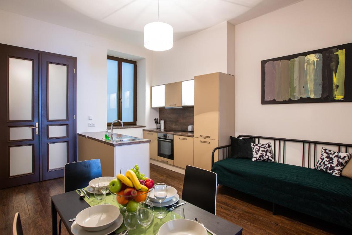 Modern family apt. with Central Square entrance - Housity