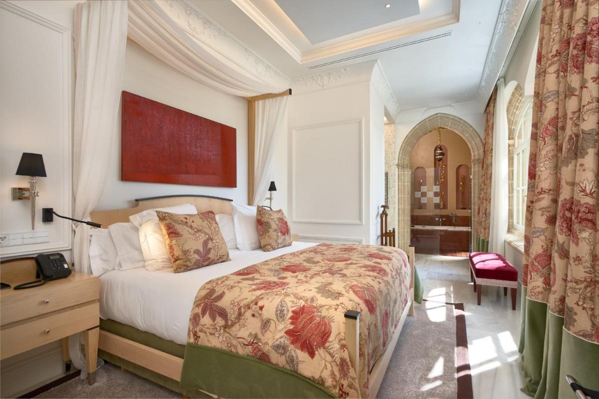 Cama o camas de una habitación en Hotel Casa Palacio María Luisa