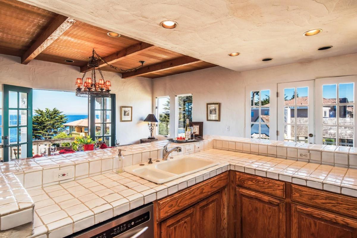 3263 Villa by the Sea - Housity