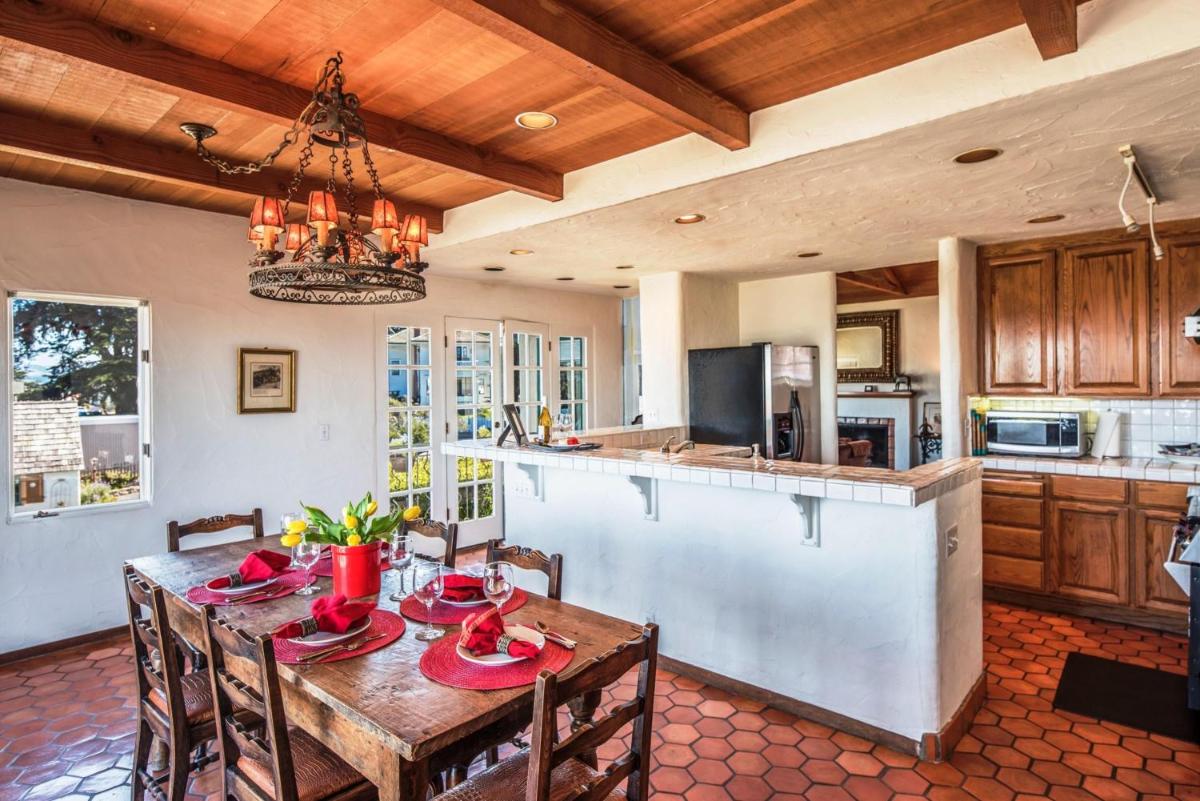 3263 Villa by the Sea - Housity