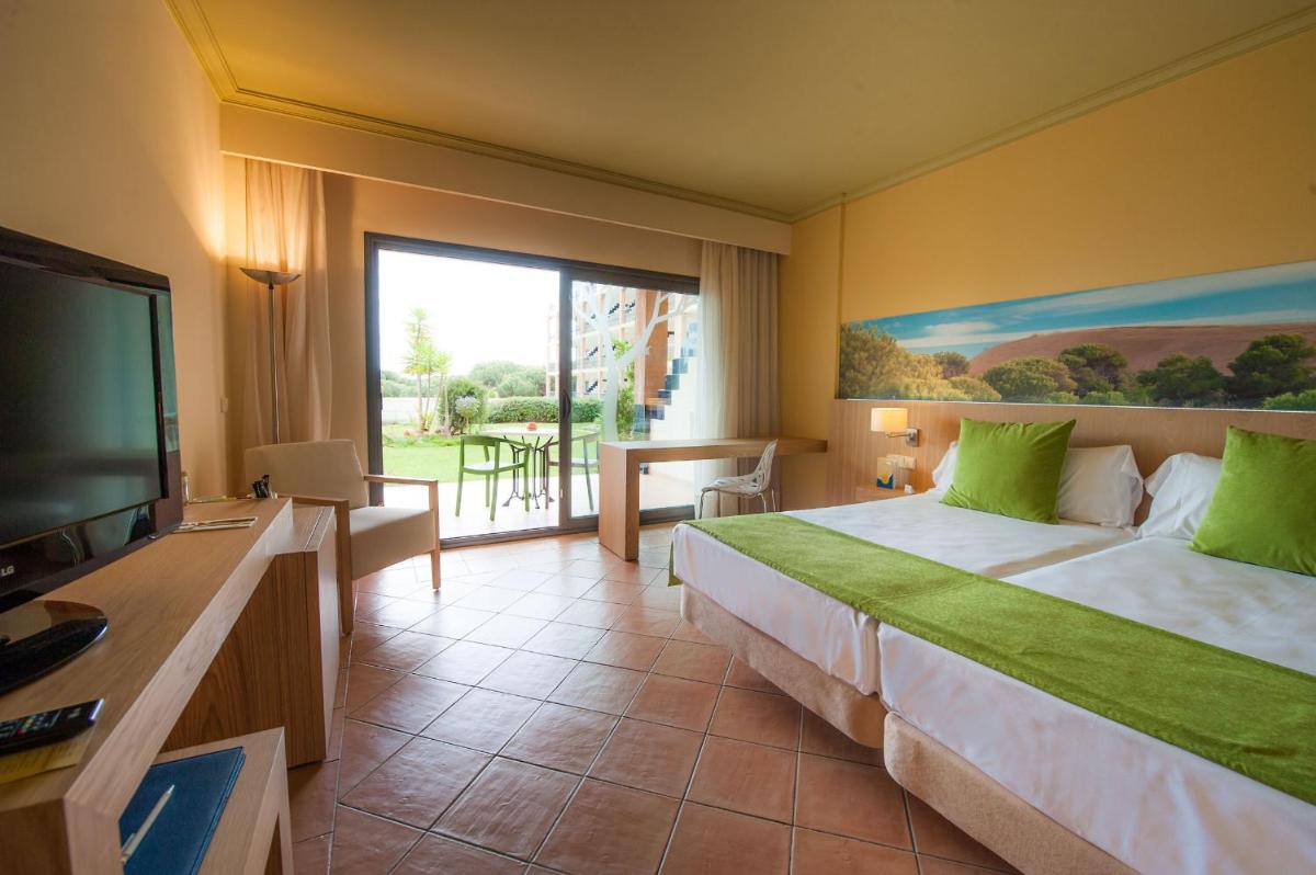 Cama o camas de una habitación en TUI Blue Isla Cristina Palace - Adults Recommended