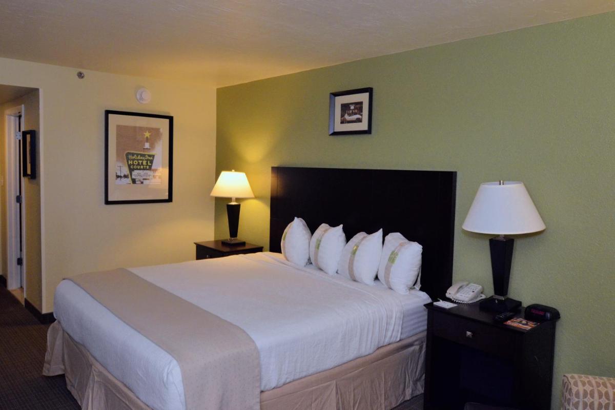 Holiday Inn - Fort Myers - Downtown Area by IHG - Housity