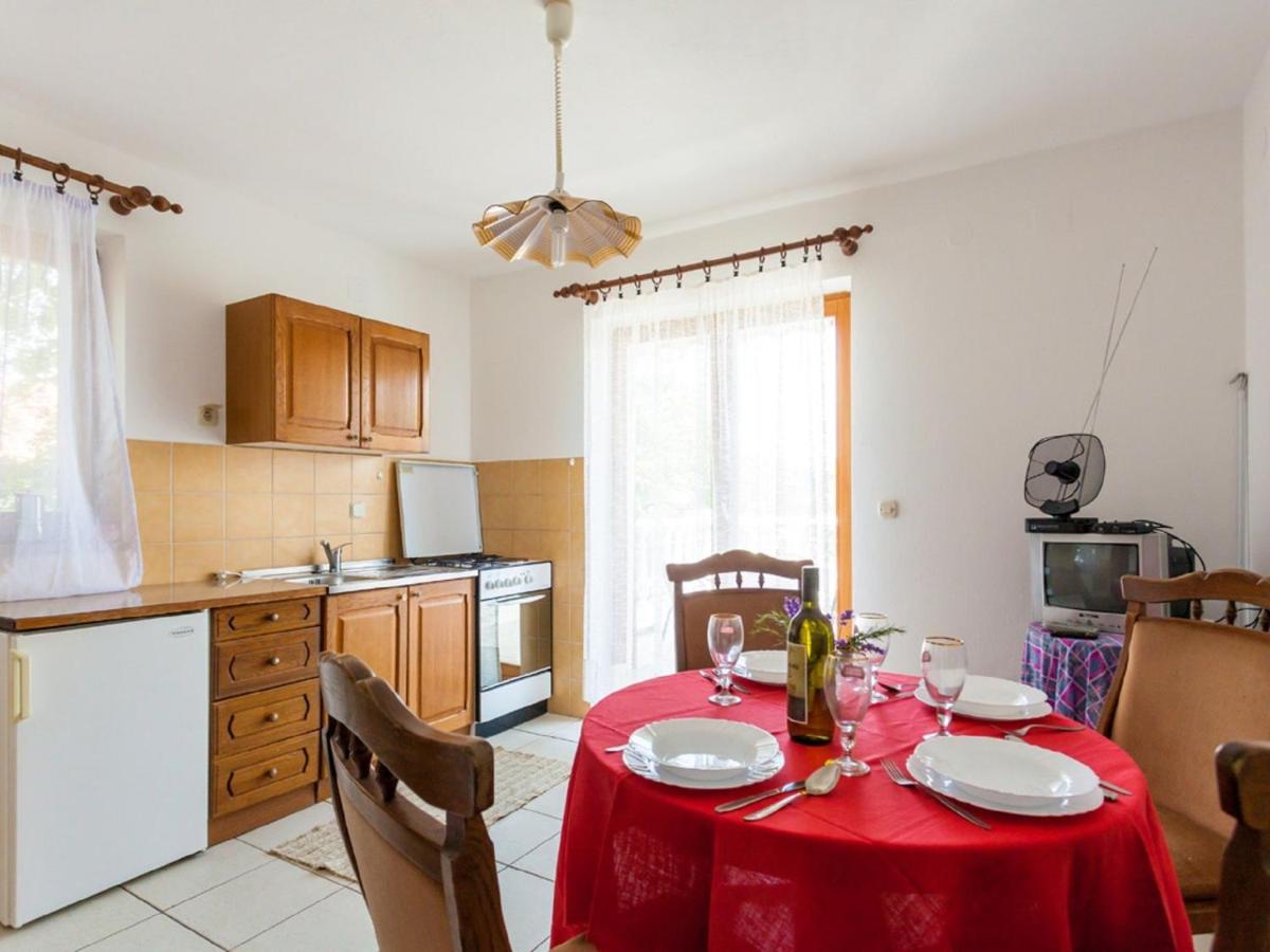 Spacious Apartment in Malinska with Terrace - Housity