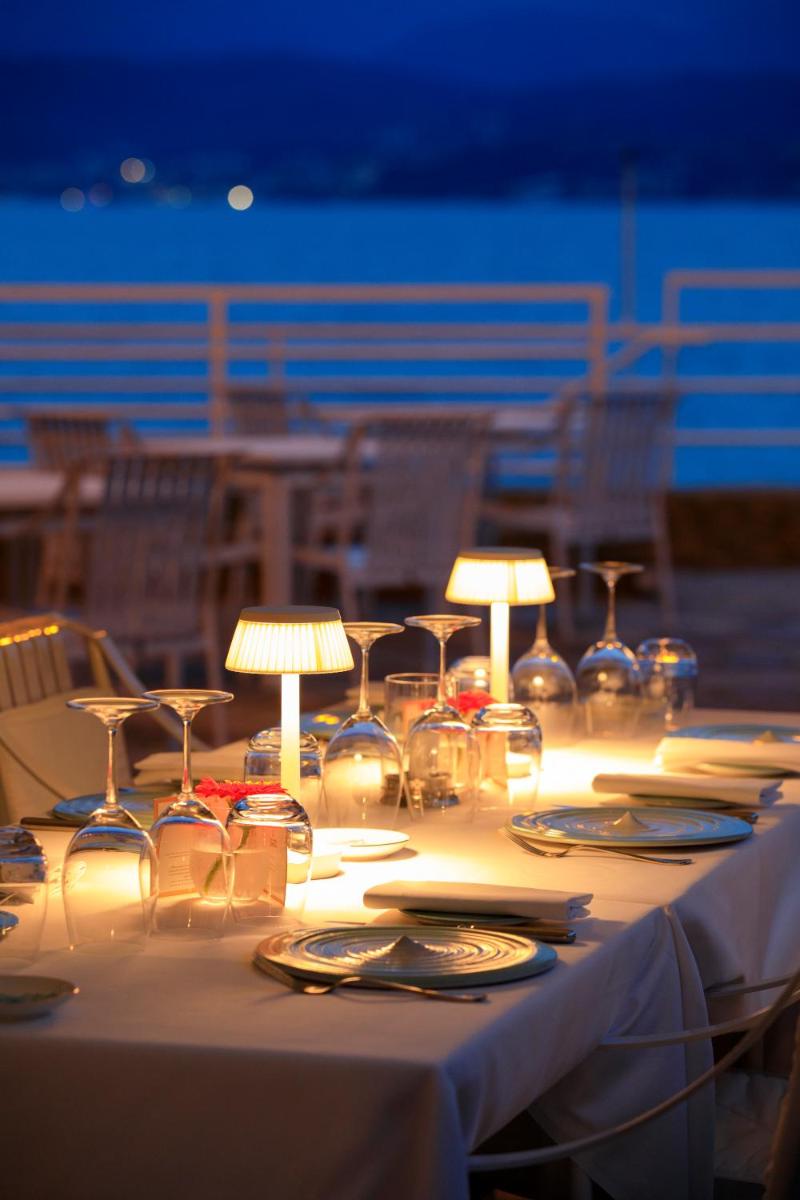 Restaurant ou autre lieu de restauration dans l'établissement Hôtel Les Mouettes - Teritoria