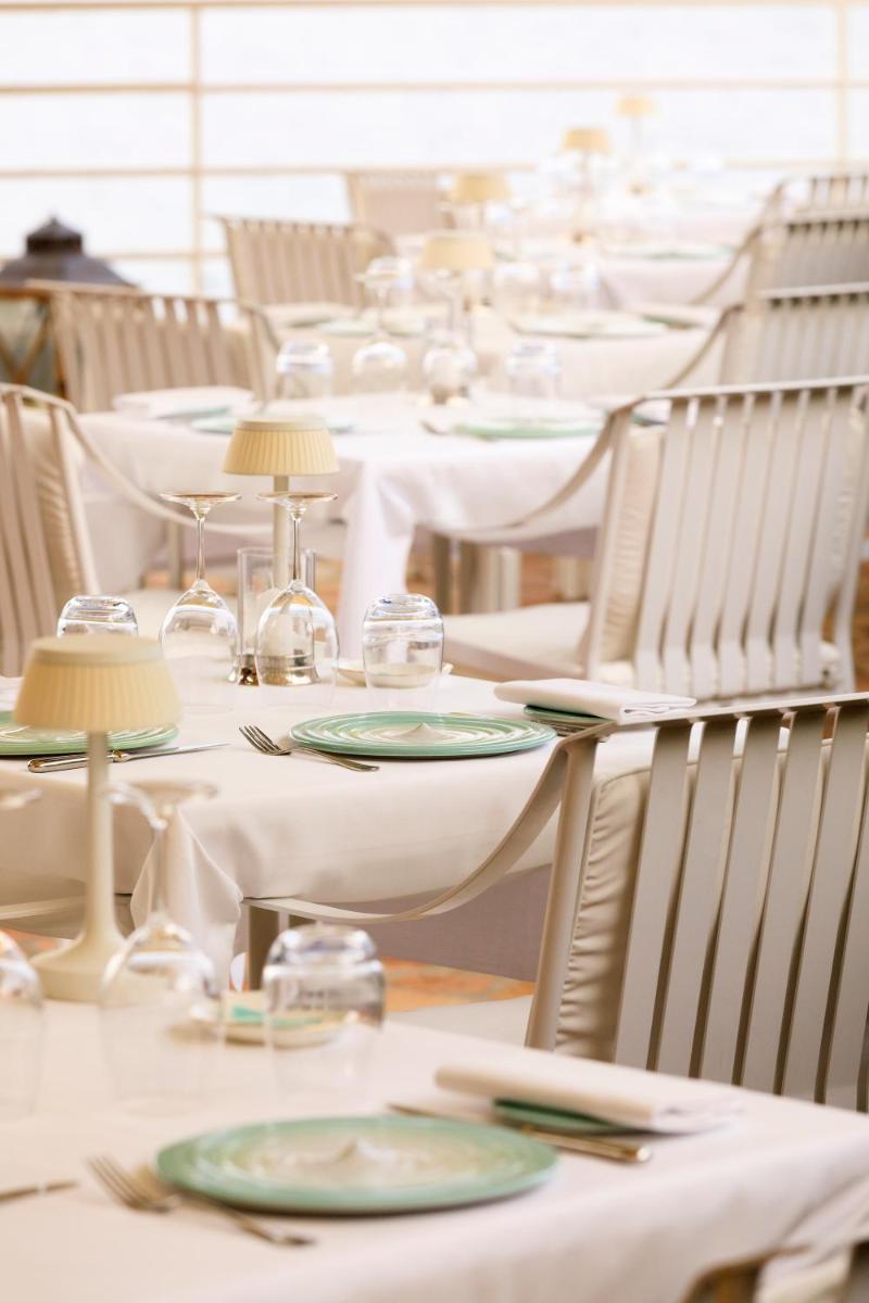 Restaurant ou autre lieu de restauration dans l'établissement Hôtel Les Mouettes - Teritoria