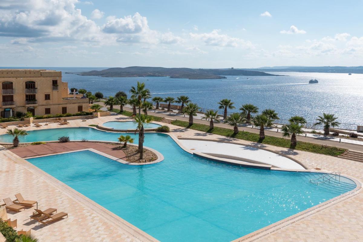 Harbour Views Duplex Maisonette with Jacuzzi Hot tub - Housity