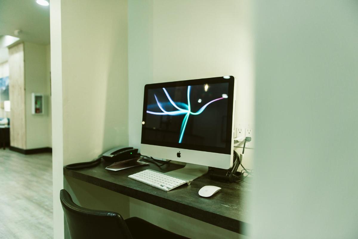 Silver Creek Hotel - Housity