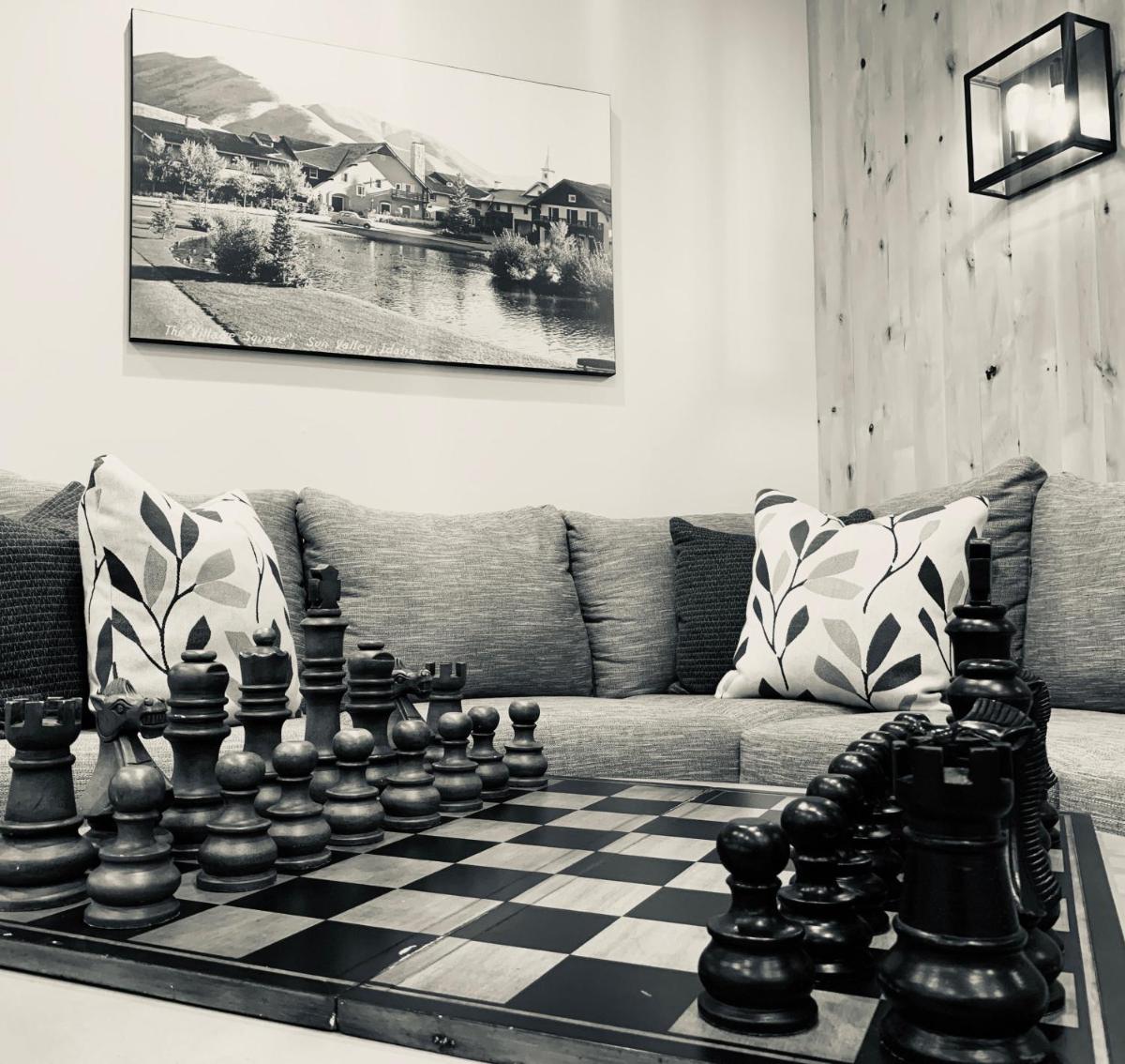 Silver Creek Hotel - Housity