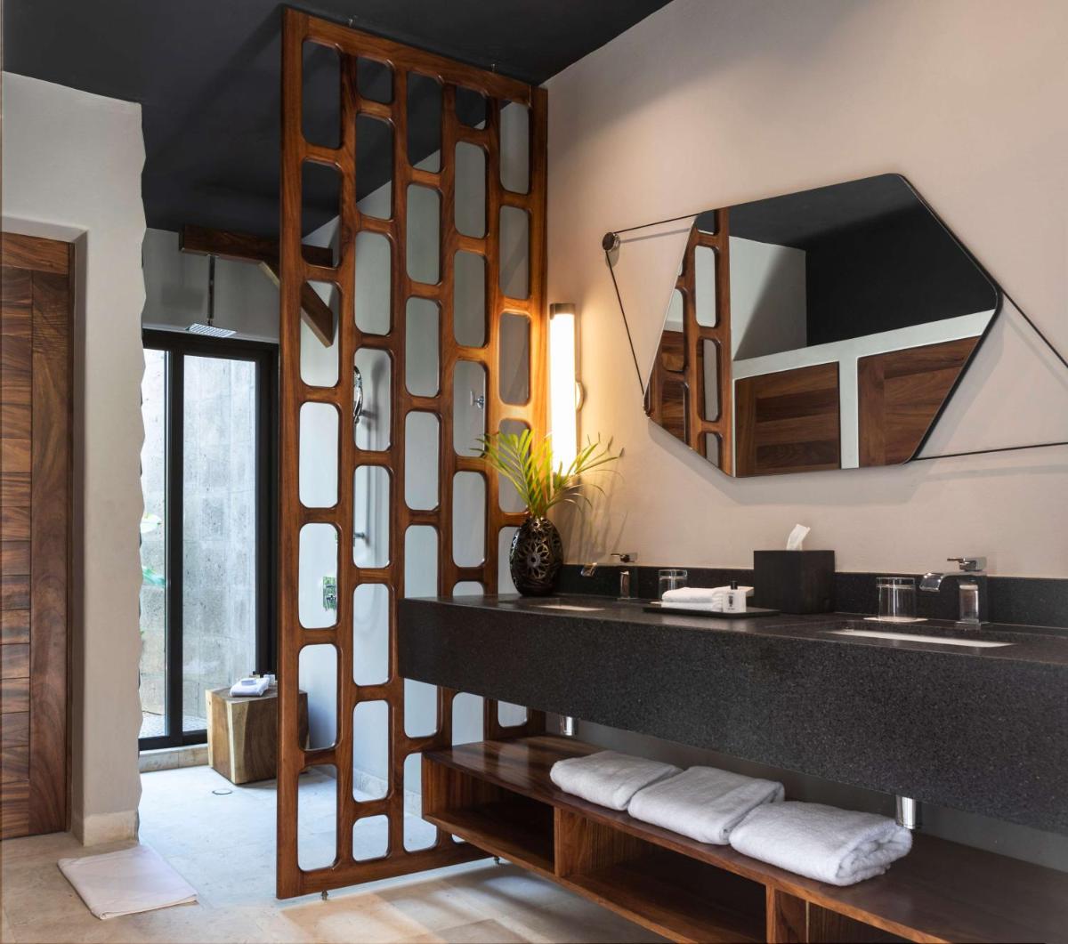 Thompson Zihuatanejo, A Beach Resort, by Hyatt - Housity
