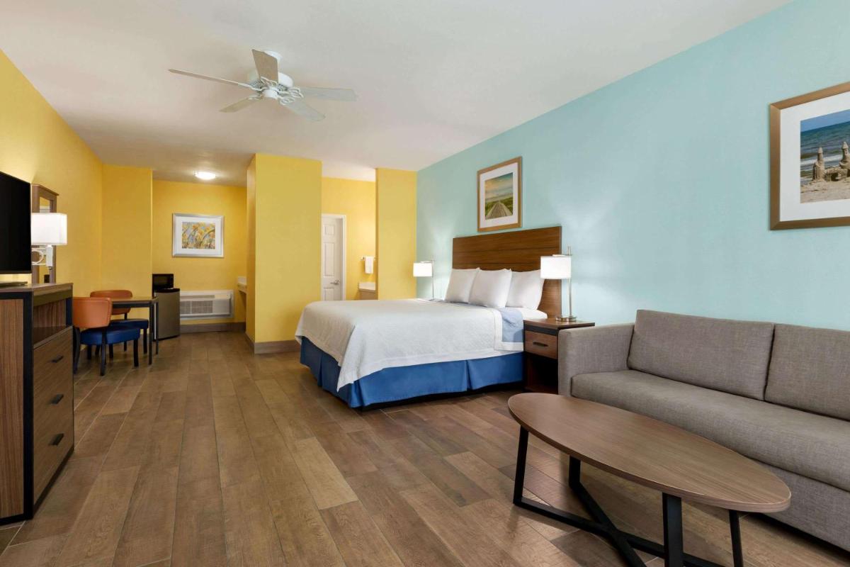 Days Inn by Wyndham Port Aransas TX - Housity