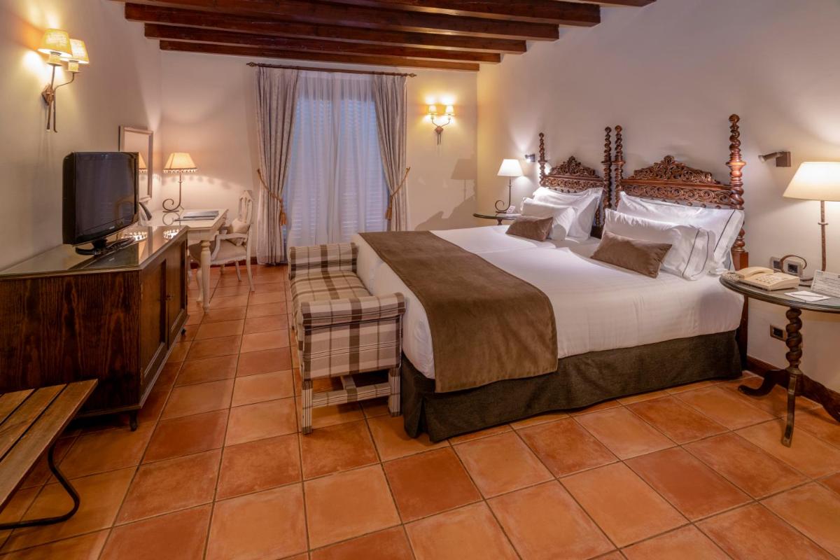 Cama o camas de una habitación en Gran Hotel Rey Don Jaime