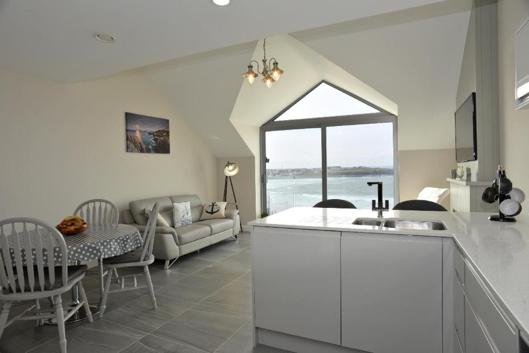 Apartment 10, SOUTH PIER, 13-14 Kerr Street, - Housity