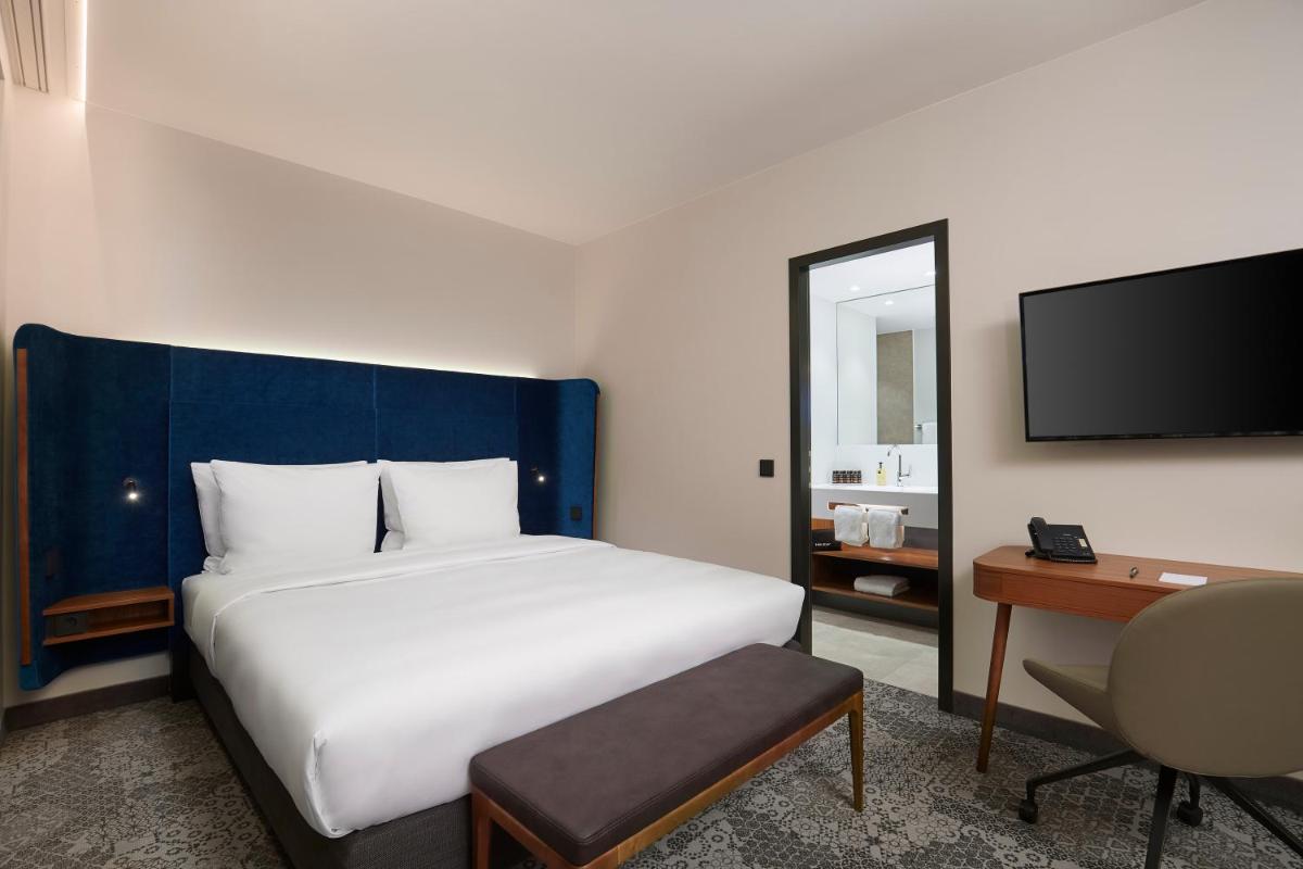 Ein Bett oder Betten in einem Zimmer der Unterkunft HYPERION Hotel München Ein Bett oder Betten in einem Zimmer der Unterkunft HYPERION Hotel München