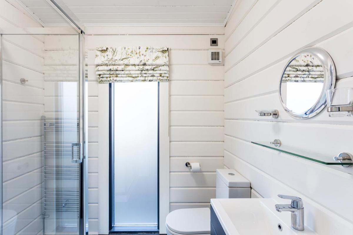 Roydon Marina Village Lodges - Housity