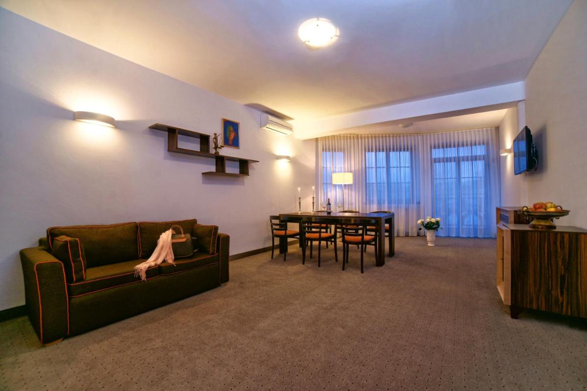 Stary Tartak - Housity