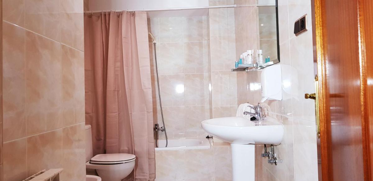 HOSTAL La MARAVILLOSA DE VALDERAS - Housity