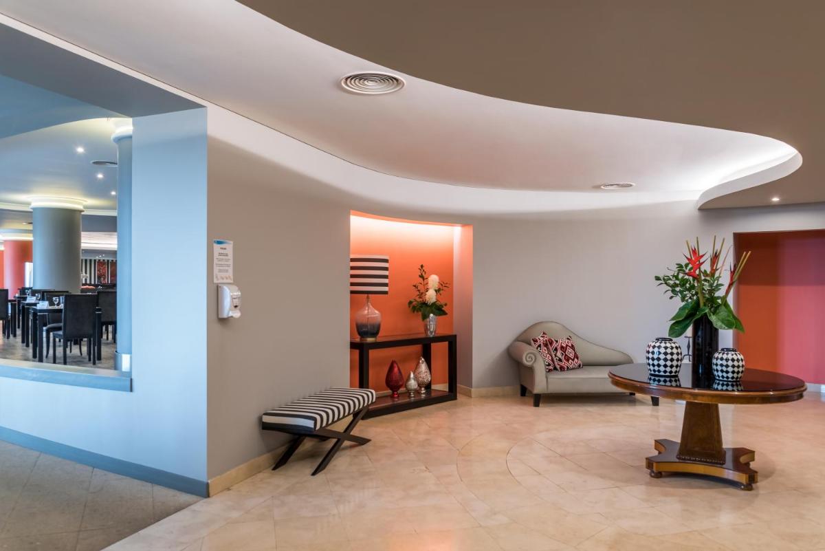Uma área de estar em Enotel Lido - All Inclusive