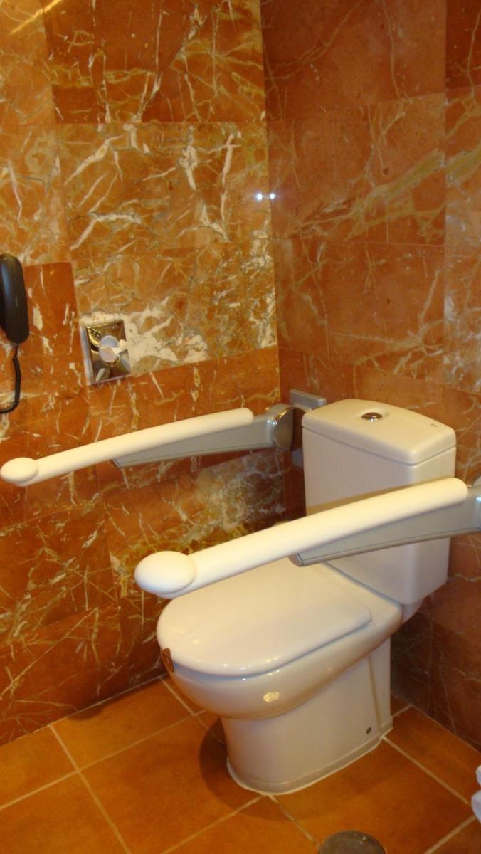 Un baño de Parador de Lorca