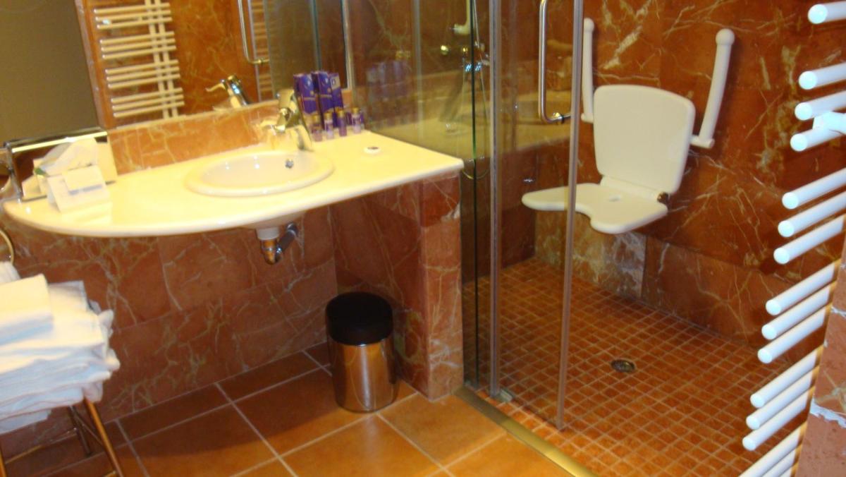 Un baño de Parador de Lorca