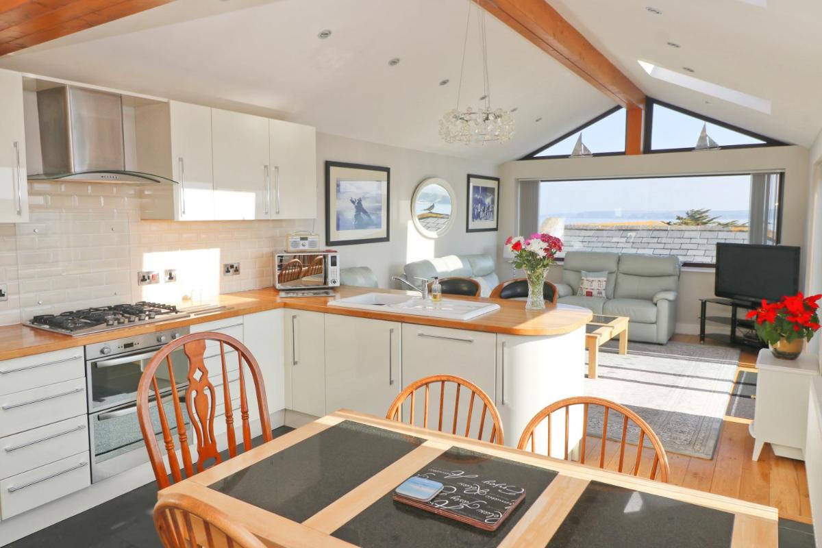 Sea View House - Housity