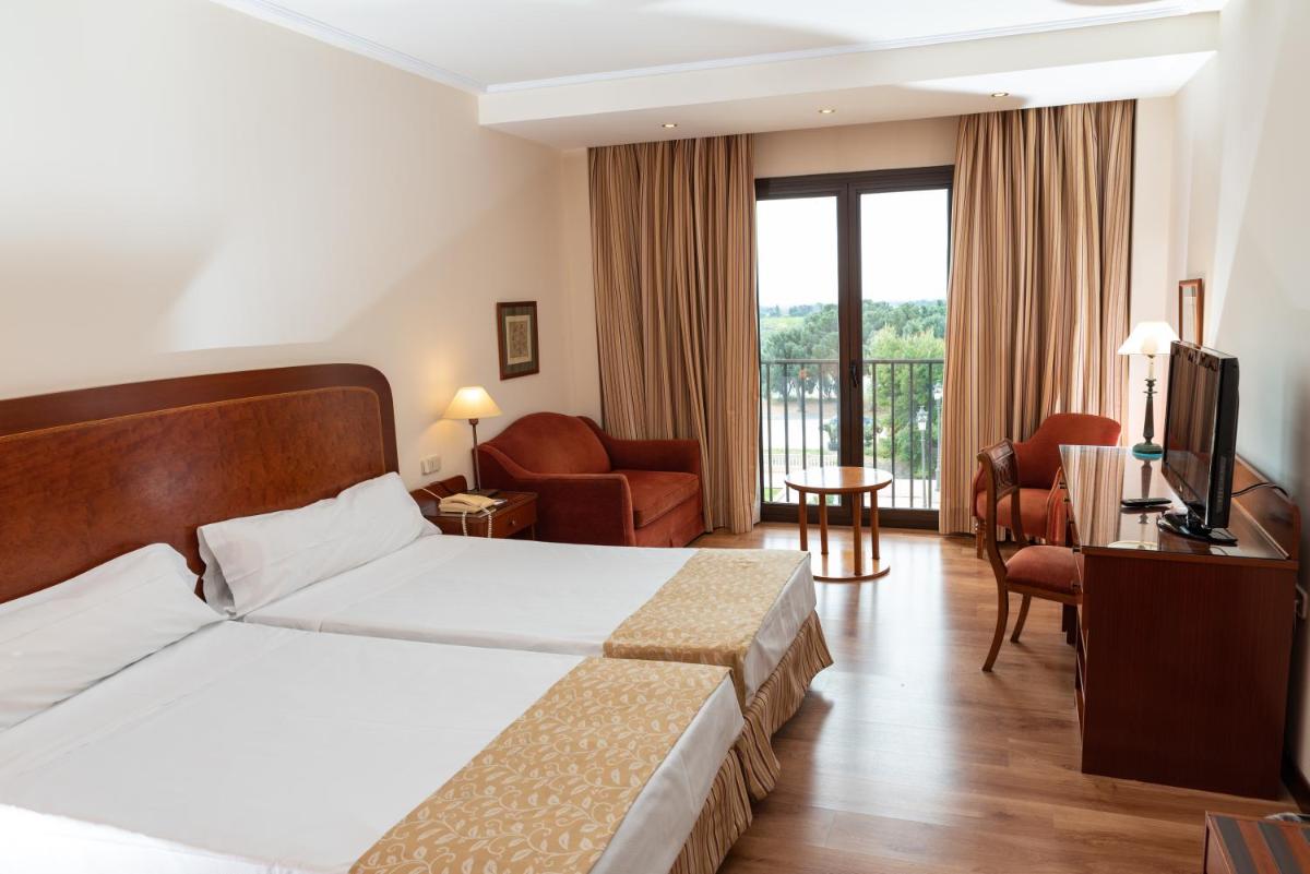 Cama o camas de una habitación en Termes Montbrio Hotel & Spa
