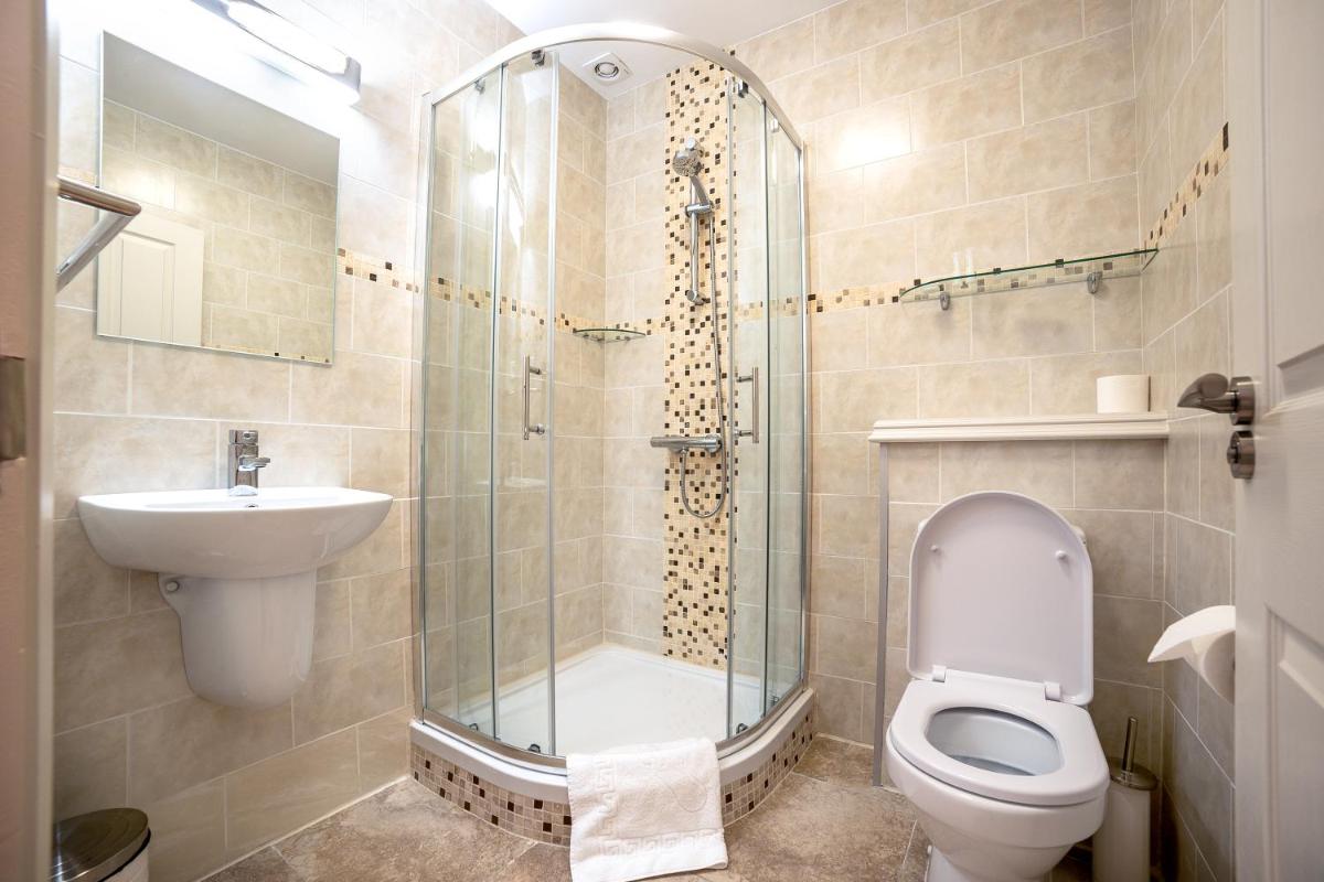 The Frontier Hotel - Housity