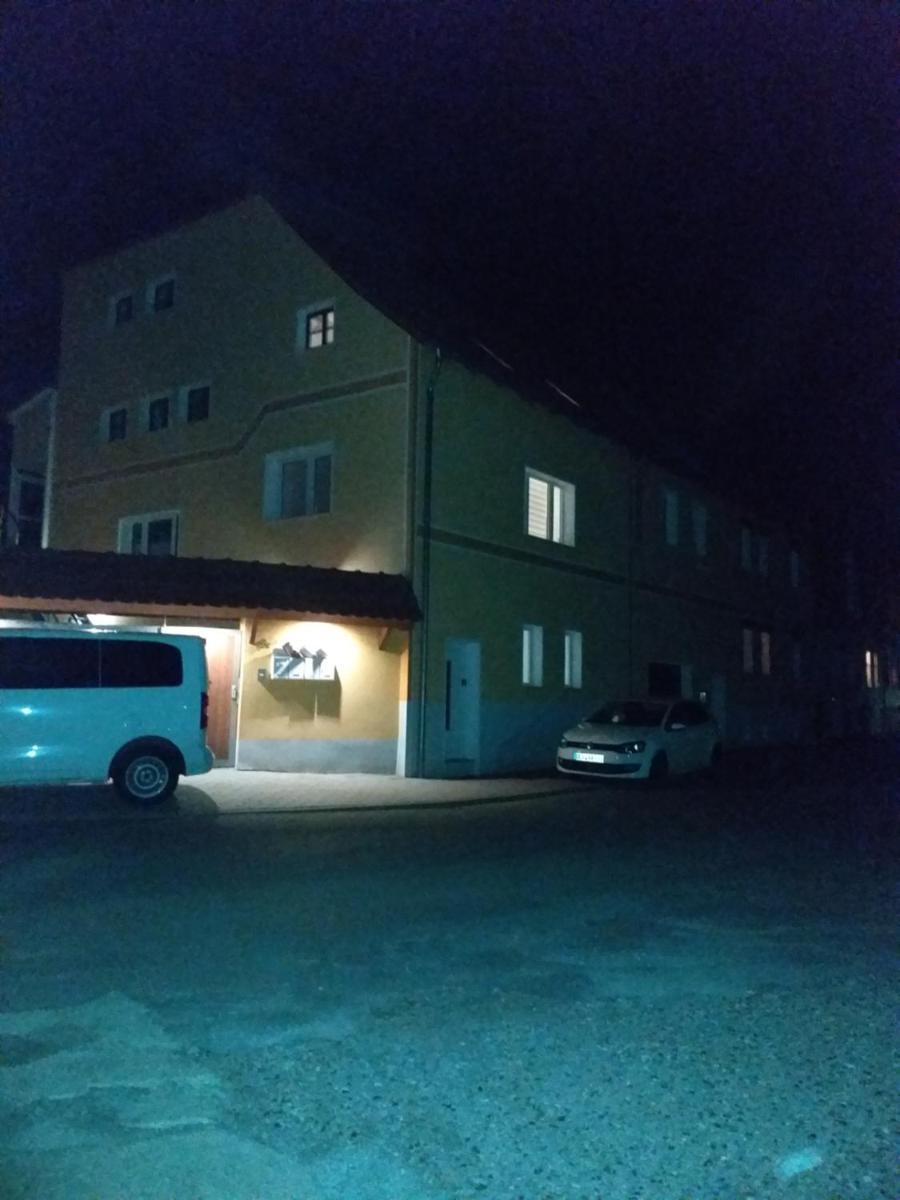 Bonnie & Clyde - Housity