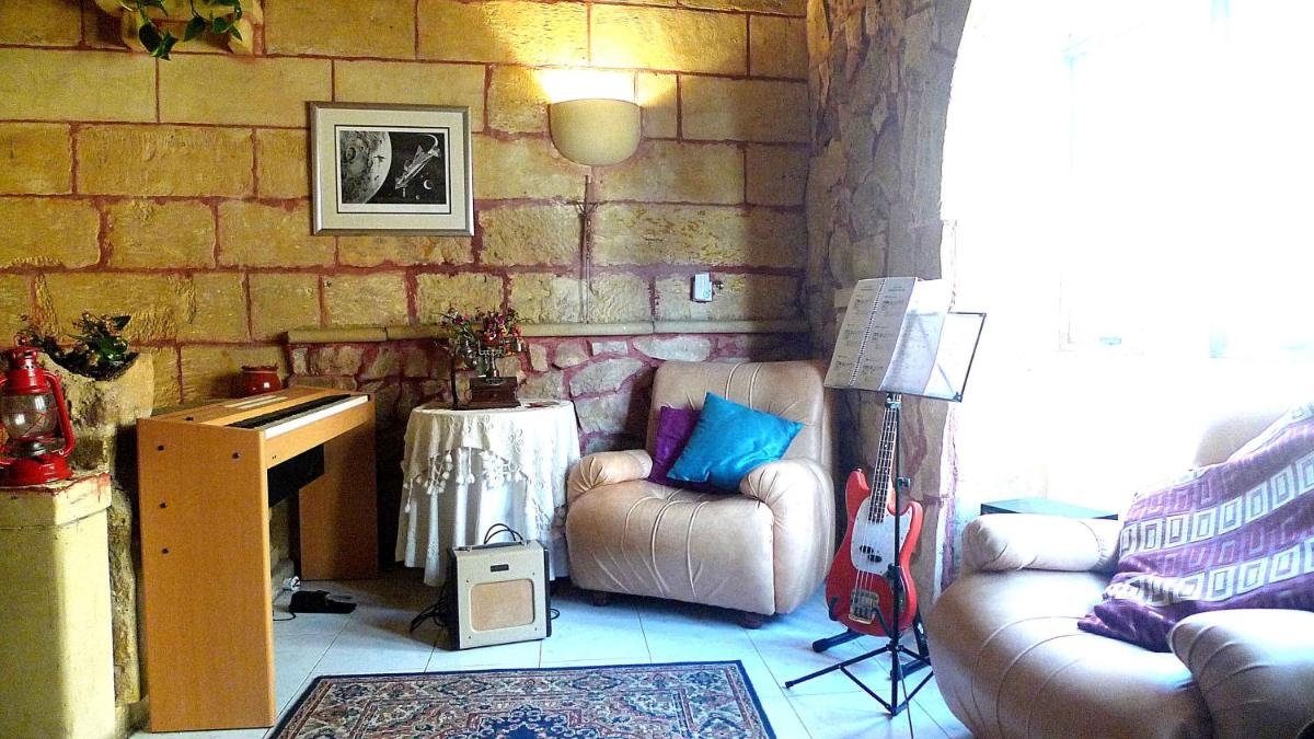 The Chill Out Room Gozo (Amazing Island Views) - Housity