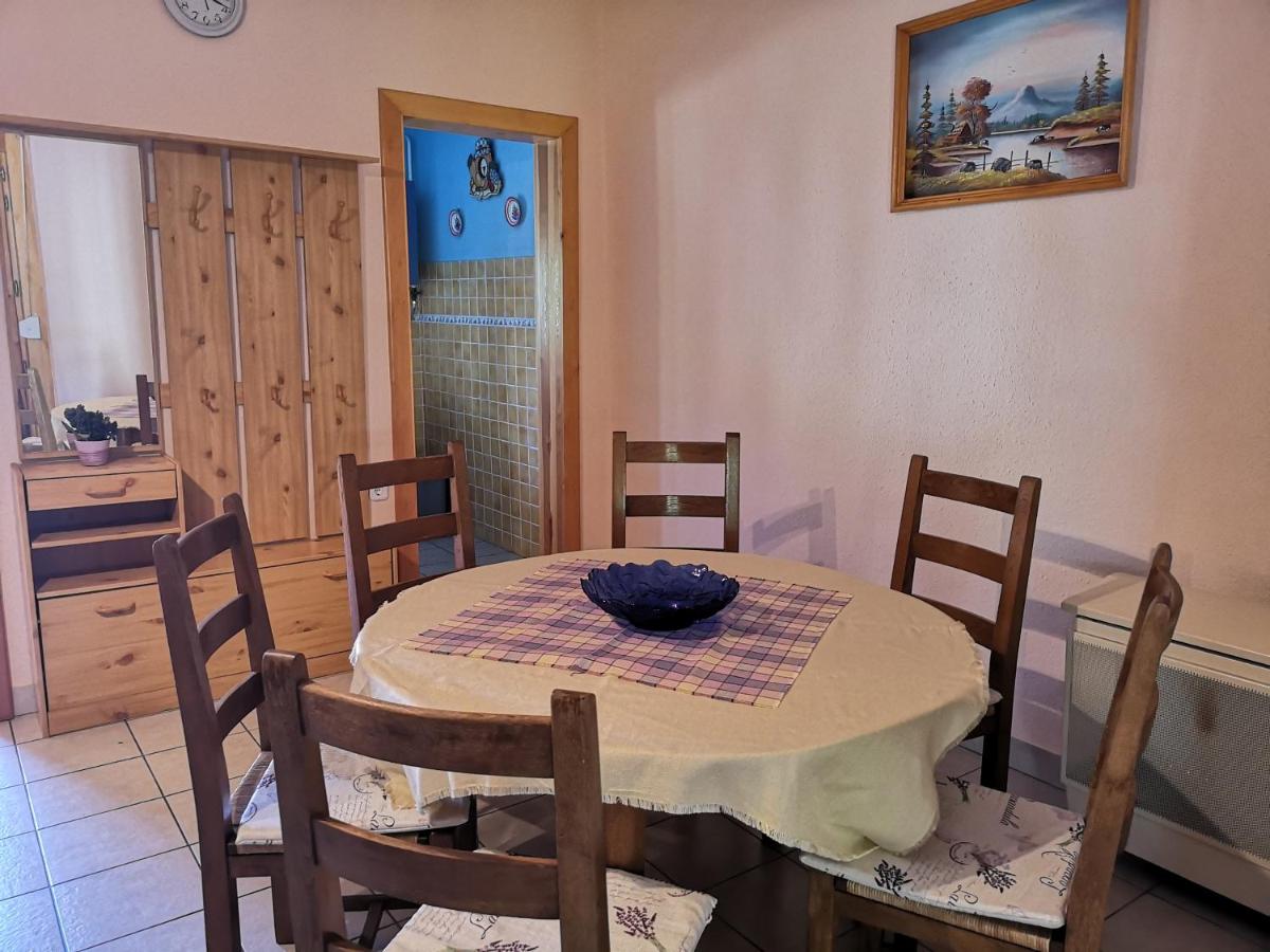 Azúr Vendégház - Housity