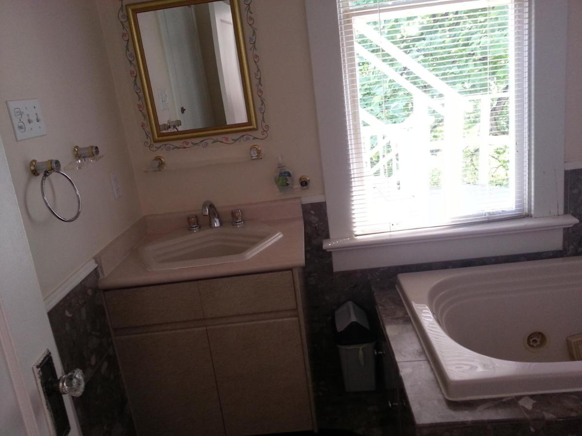 Balfour House - Housity