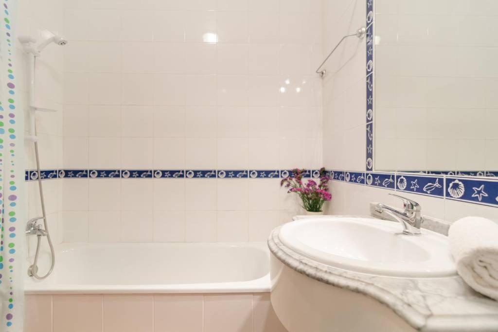 Praia da Rocha, Algarve Sunny Apartment - Hizvo