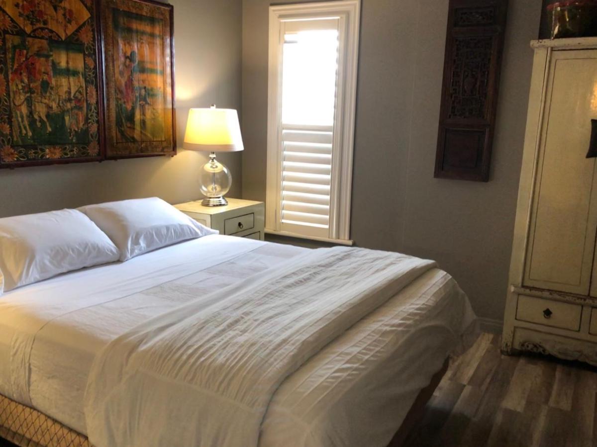 GREY GARDENS HAMILTON Instant Hotel & Guest House - Housity
