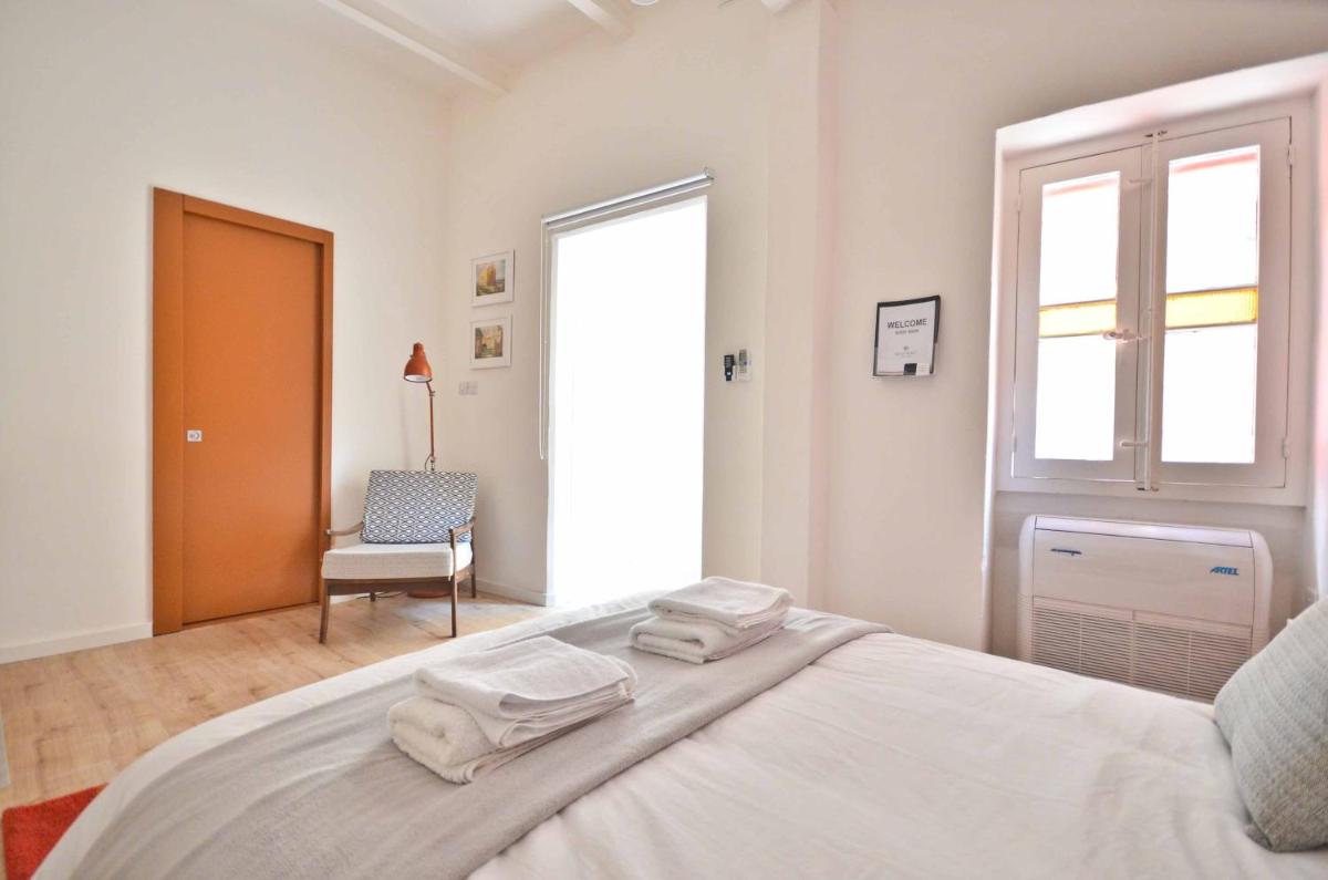 Eight Point Living 34B - Housity